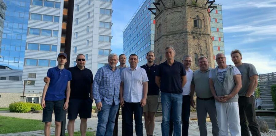 K13 suvine kogunemine Ülemiste City pargis